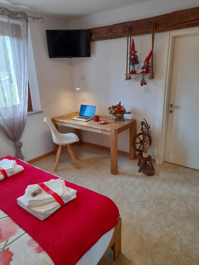 B&B La Casa Di Loretta Paderno Екстер'єр фото