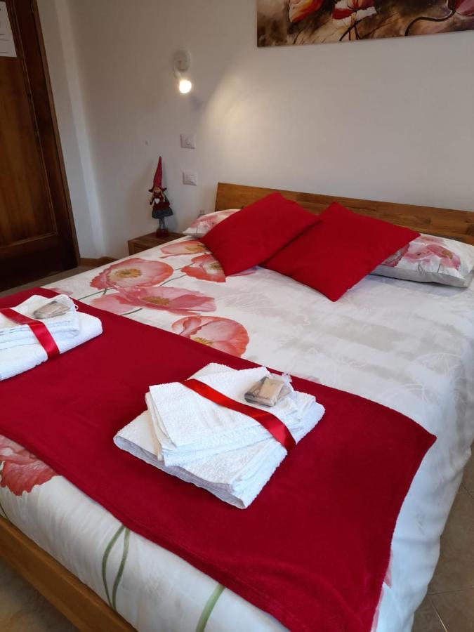 B&B La Casa Di Loretta Paderno Екстер'єр фото