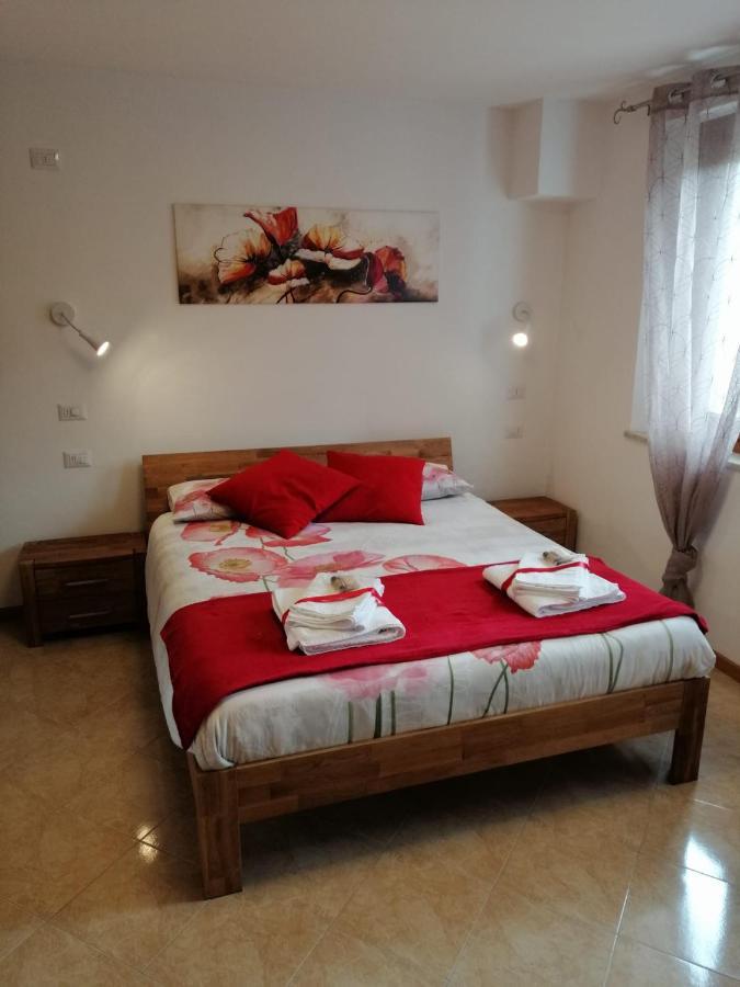 B&B La Casa Di Loretta Paderno Екстер'єр фото